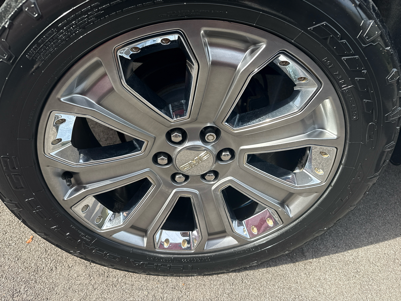 GMC Sierra 1500 4WD Crew Cab 143.5" Denali 2018 GMC Sierra 1500 4WD Crew Cab 143.5" Denali 2018