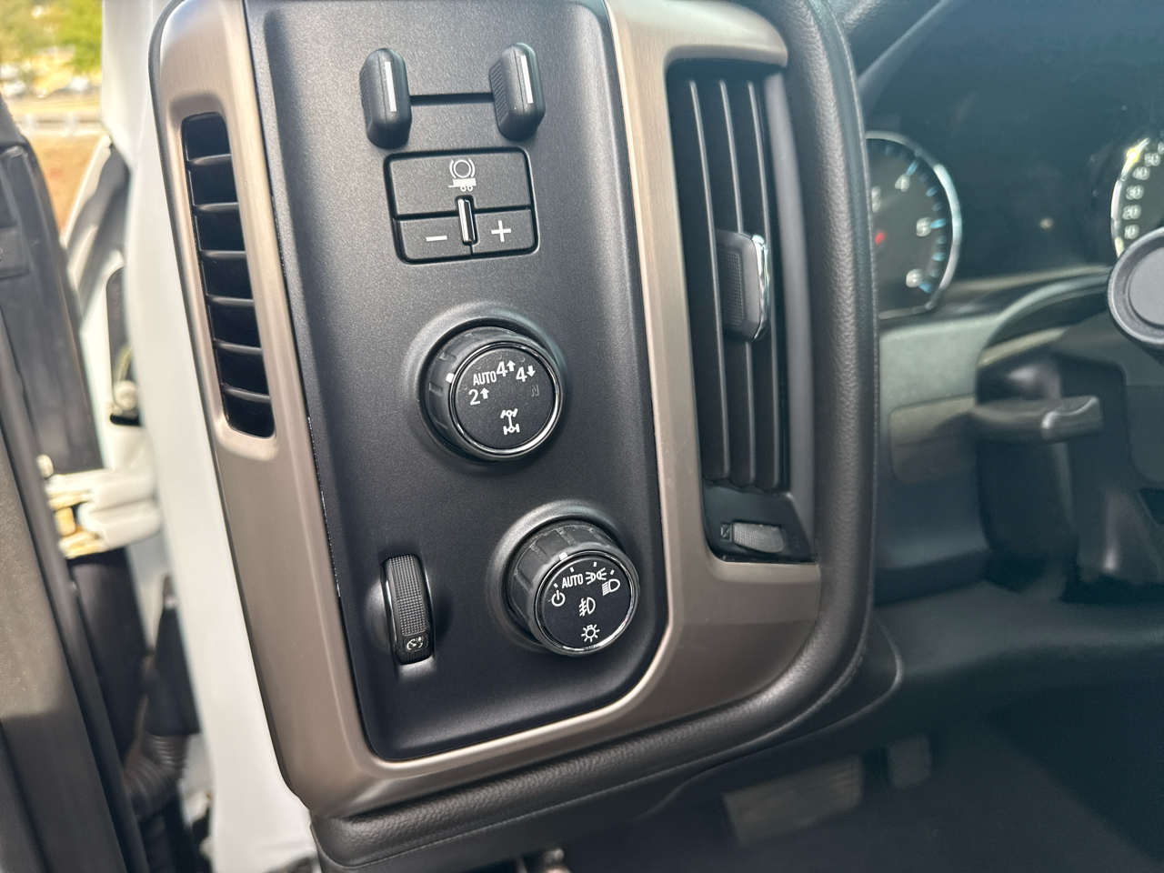 GMC Sierra 1500 4WD Crew Cab 143.5" Denali 2018 GMC Sierra 1500 4WD Crew Cab 143.5" Denali 2018