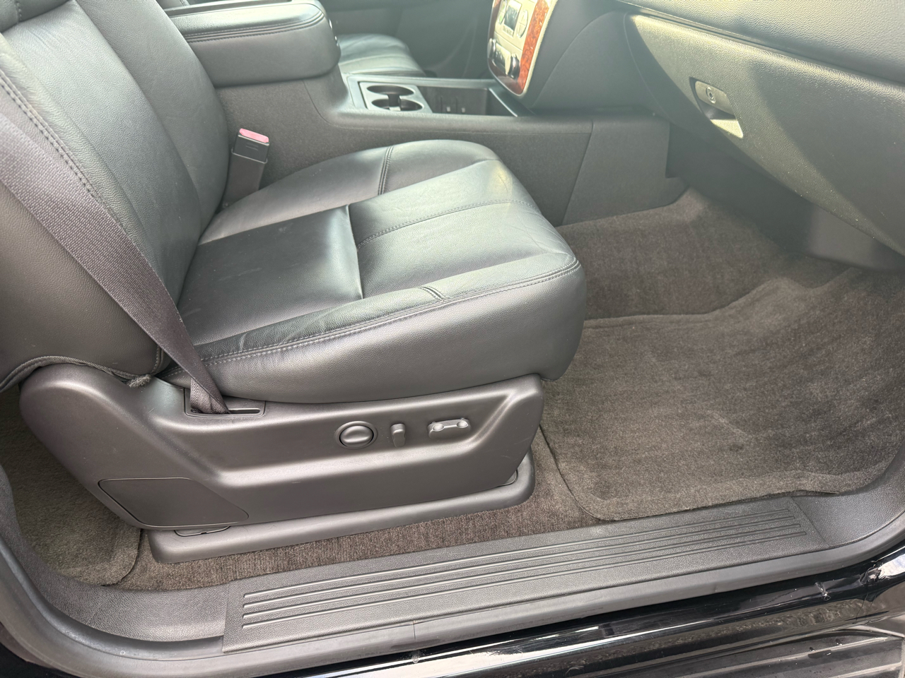 Chevrolet Suburban 2WD 4dr 1500 LT 2013 Chevrolet Suburban 2WD 4dr 1500 LT 2013