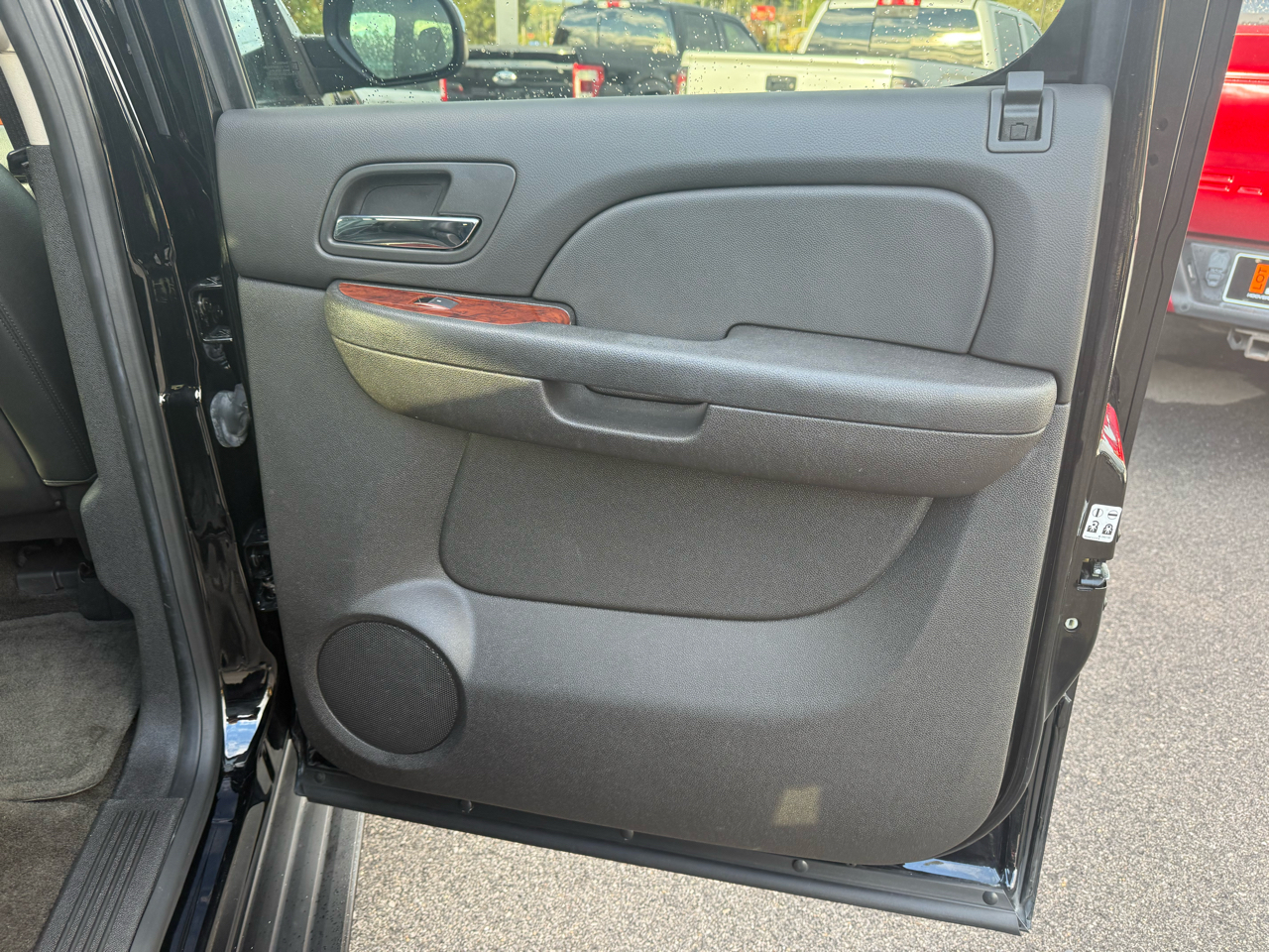 Chevrolet Suburban 2WD 4dr 1500 LT 2013 Chevrolet Suburban 2WD 4dr 1500 LT 2013