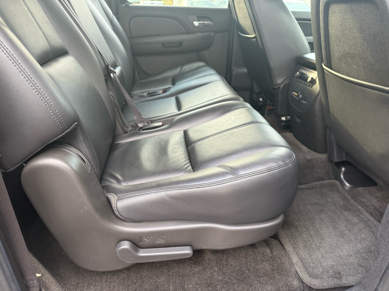 Chevrolet Suburban 2WD 4dr 1500 LT 2013 Chevrolet Suburban 2WD 4dr 1500 LT 2013