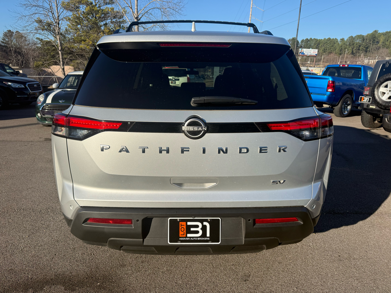 Nissan Pathfinder SV 2WD 2024