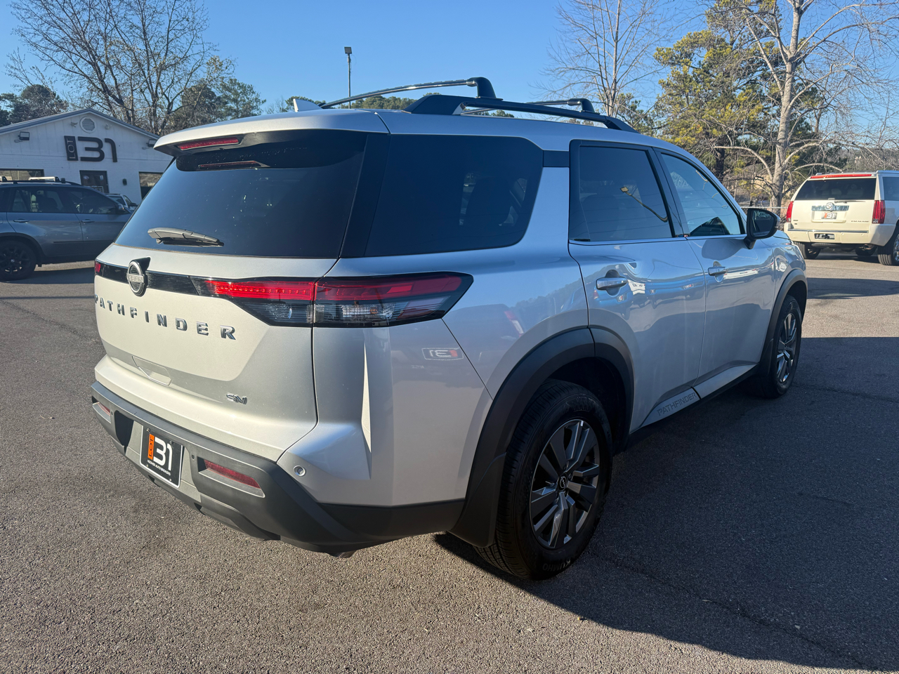 Nissan Pathfinder SV 2WD 2024