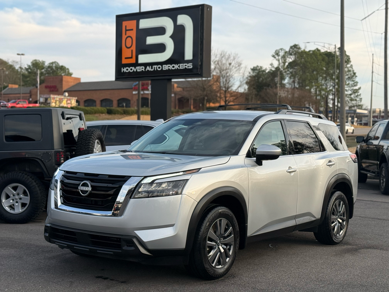 2024 Nissan Pathfinder SV's photo