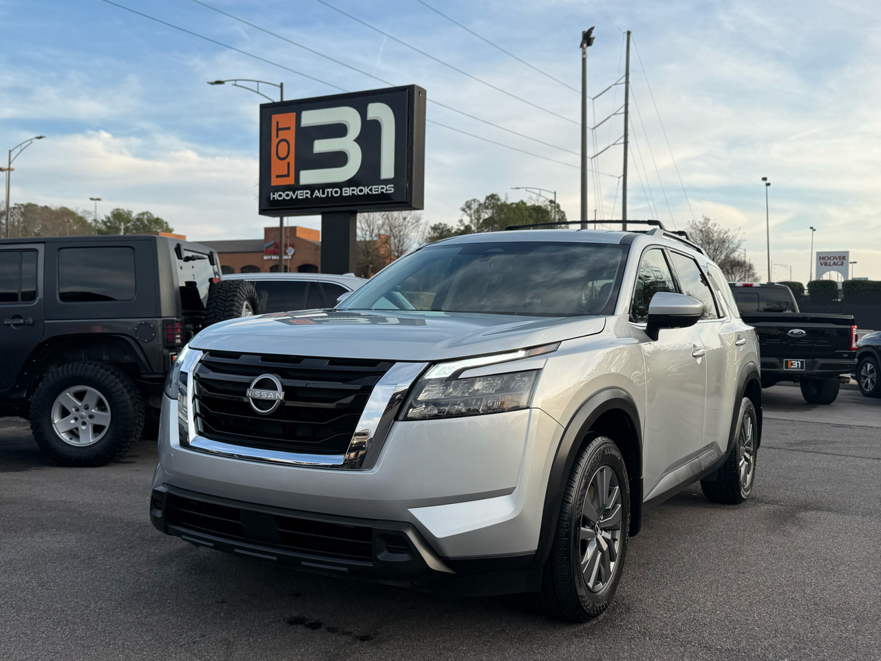 Nissan Pathfinder SV 2WD 2024