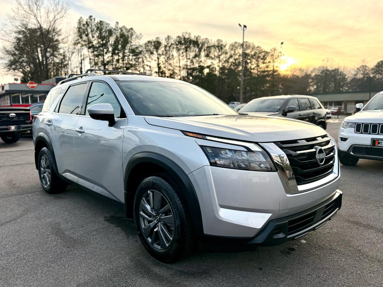 Nissan Pathfinder SV 2WD 2024