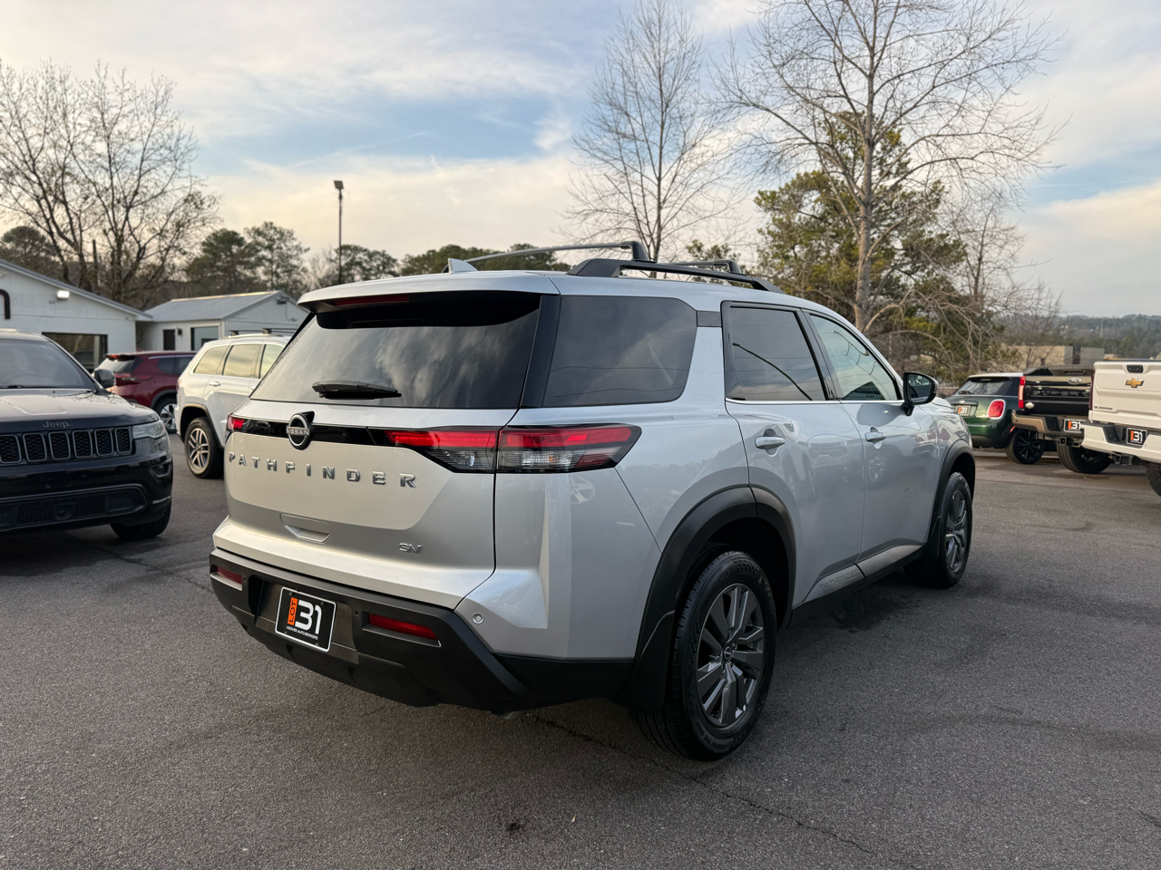 Nissan Pathfinder SV 2WD 2024