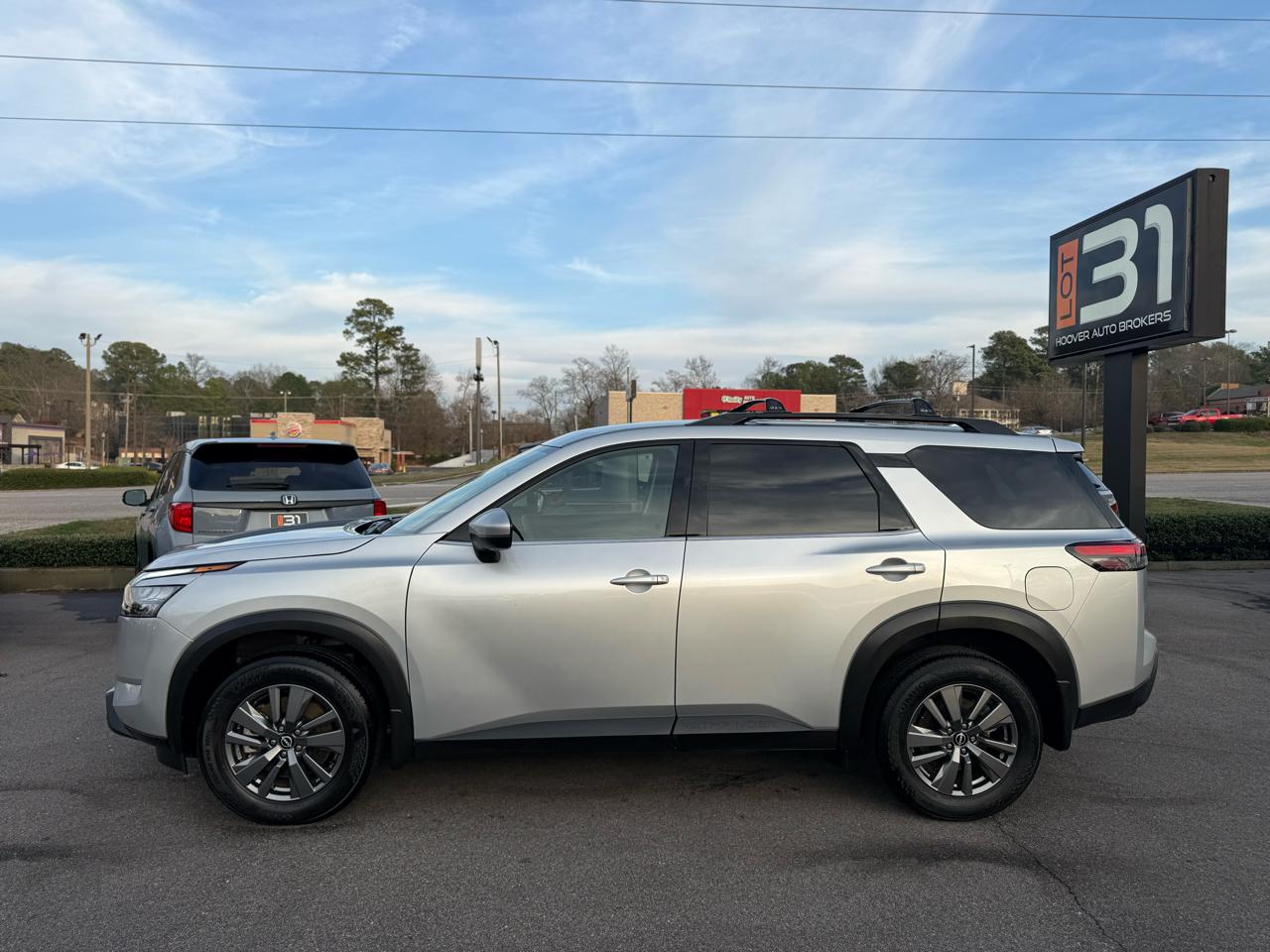 Nissan Pathfinder SV 2WD 2024