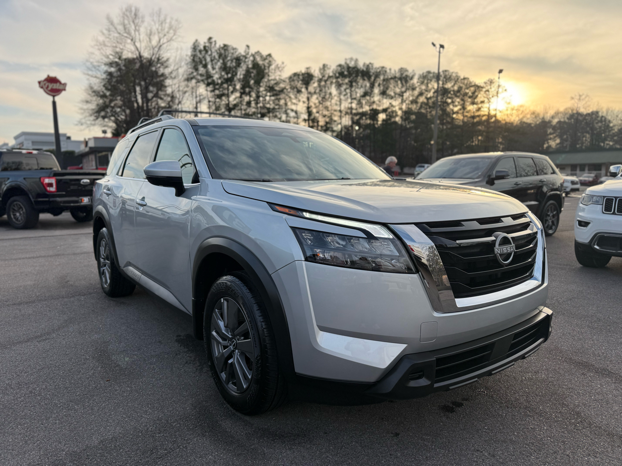 Nissan Pathfinder SV 2WD 2024