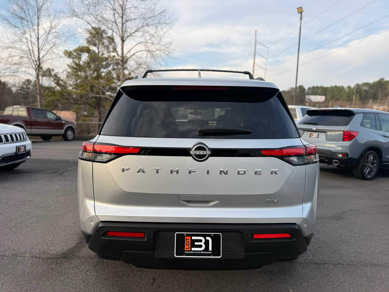 Nissan Pathfinder SV 2WD 2024