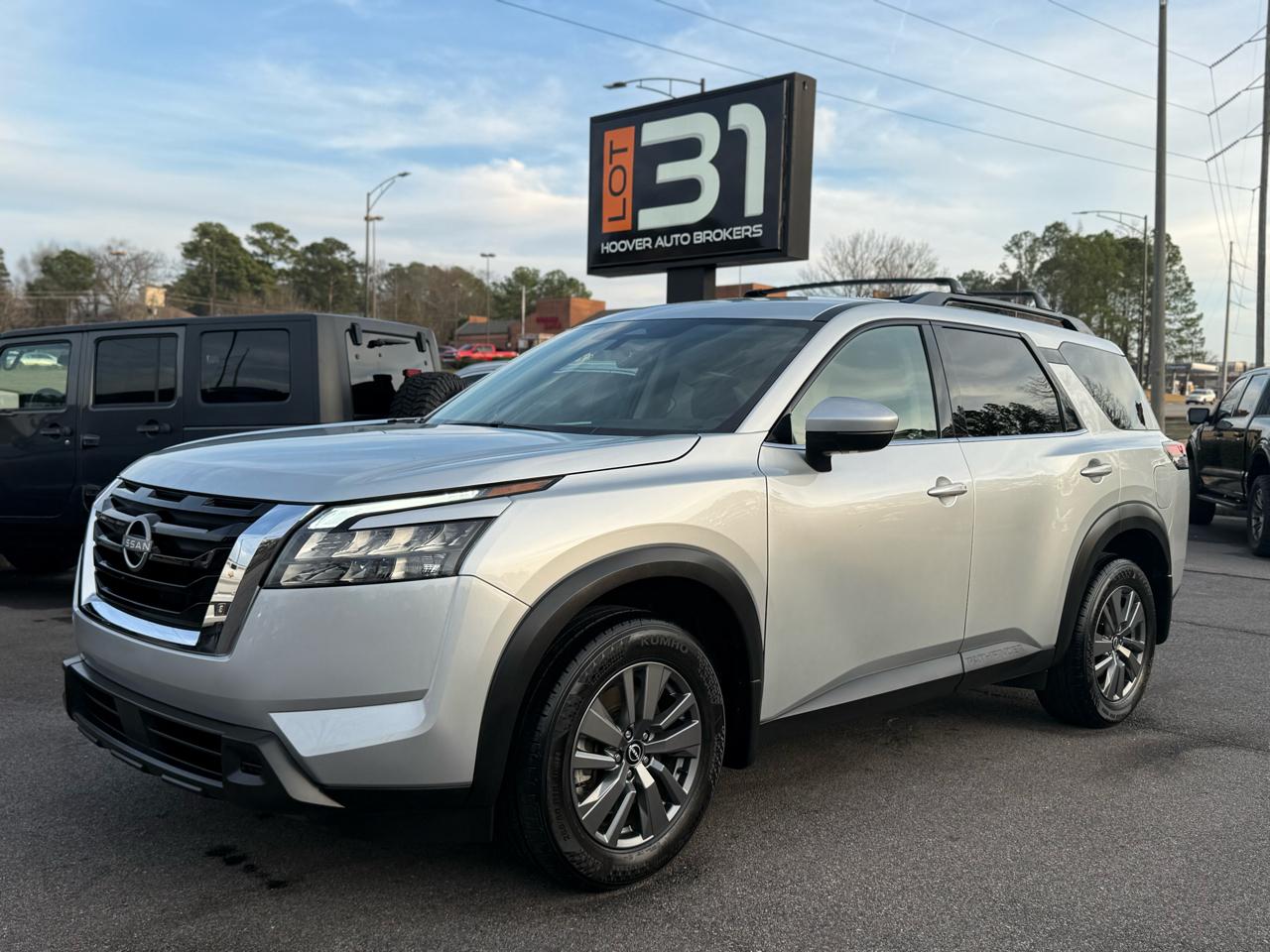 Nissan Pathfinder SV 2WD 2024