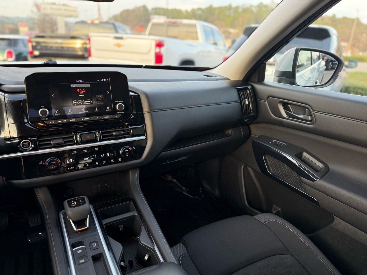 Nissan Pathfinder SV 2WD 2024