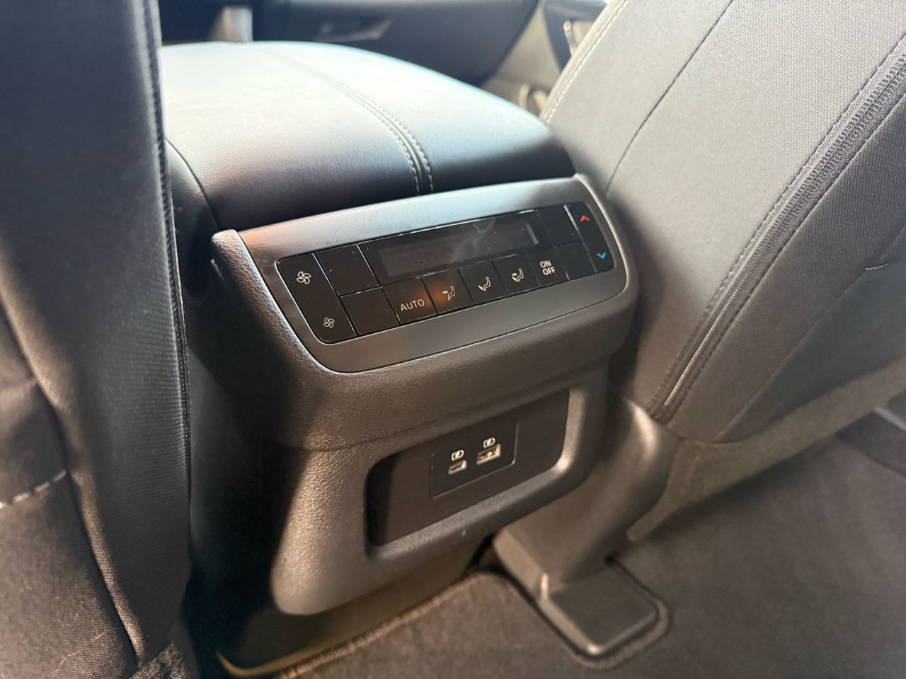 Nissan Pathfinder SV 2WD 2024