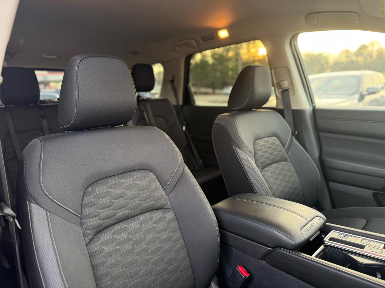 Nissan Pathfinder SV 2WD 2024