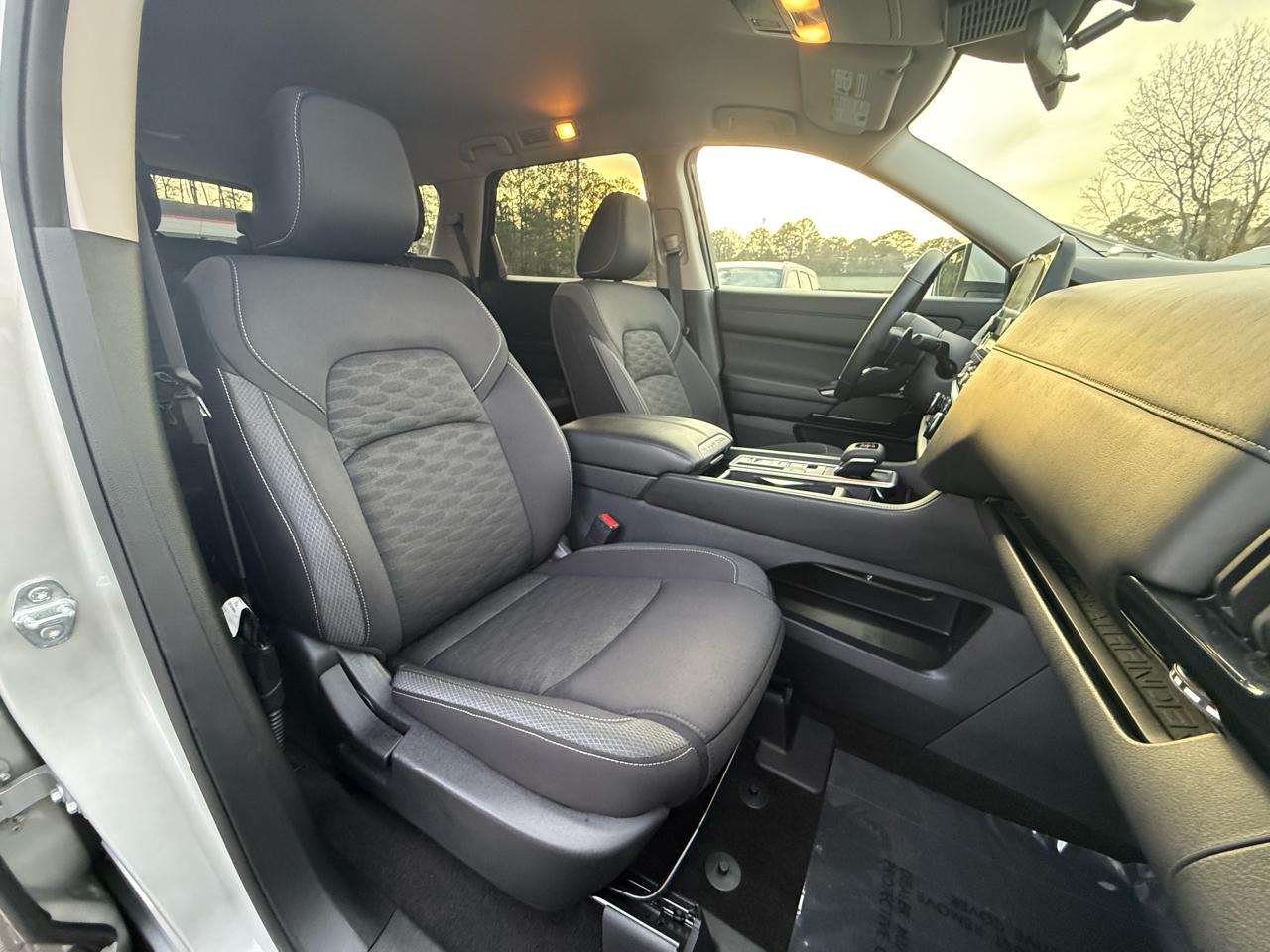 Nissan Pathfinder SV 2WD 2024