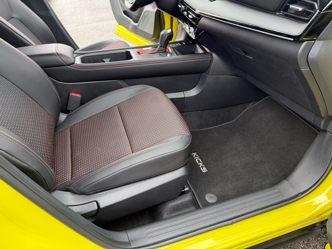 Nissan Kicks SR FWD 2025