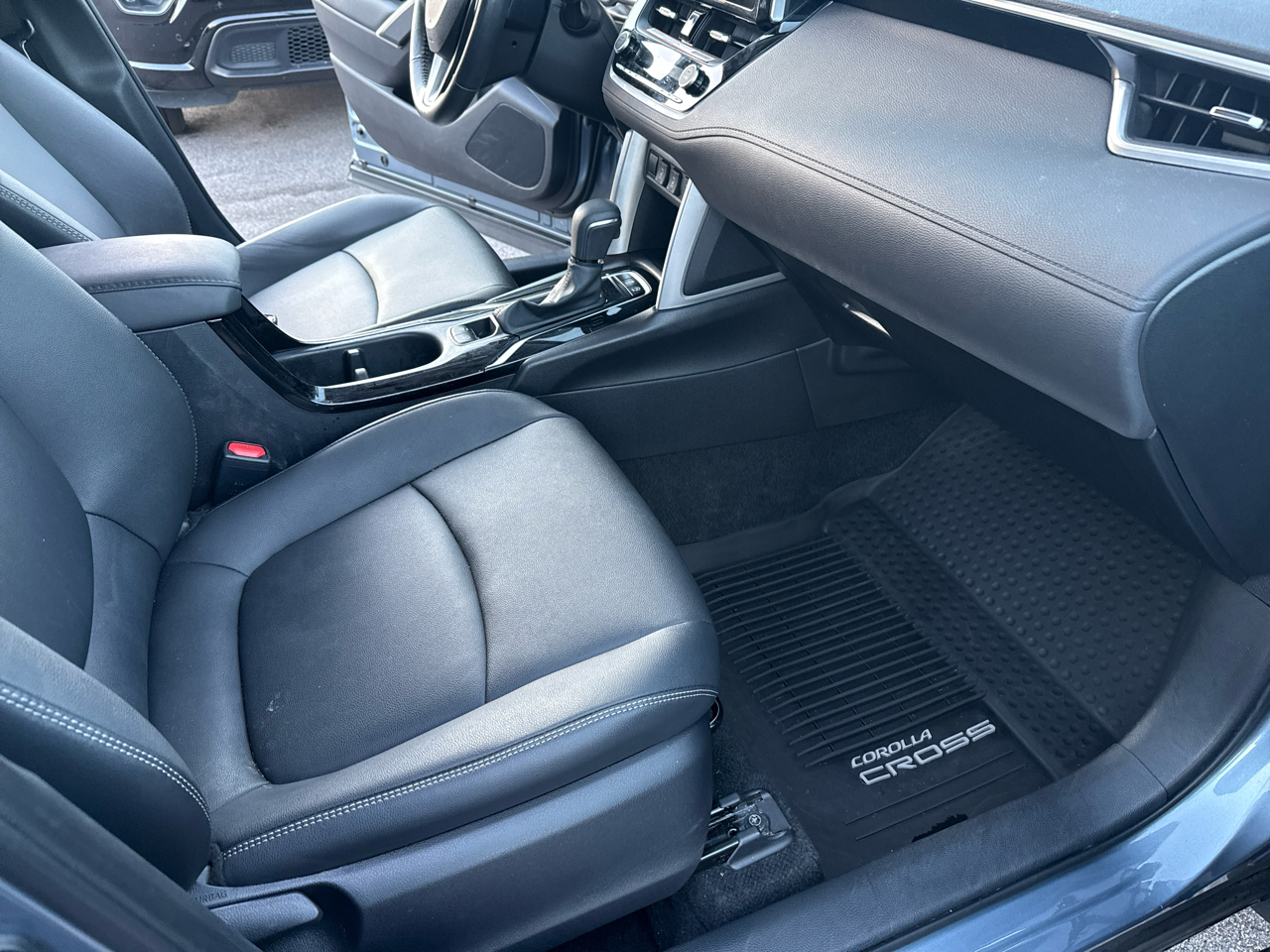 Toyota Corolla Cross XLE 2WD (Natl) 2023