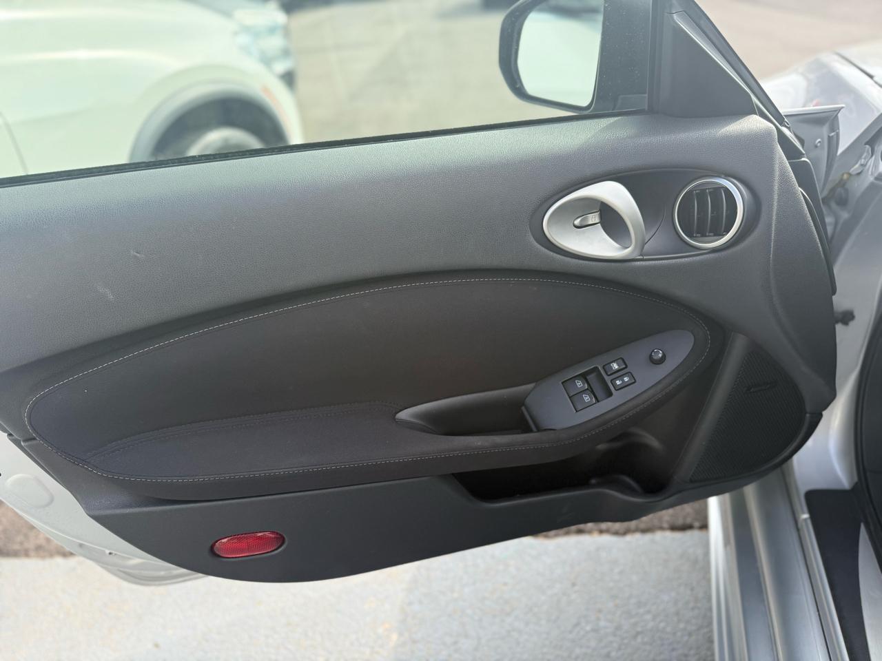 Nissan 370Z 2dr Cpe Manual Sport 2016