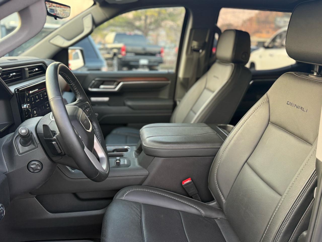 GMC Sierra 1500 4WD Crew Cab 147" Denali 2025