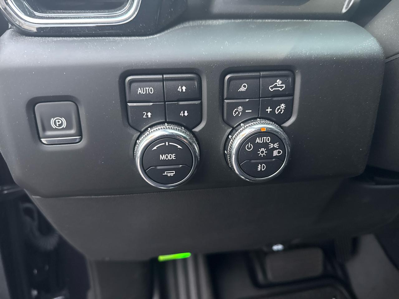 GMC Sierra 1500 4WD Crew Cab 147" Denali 2025