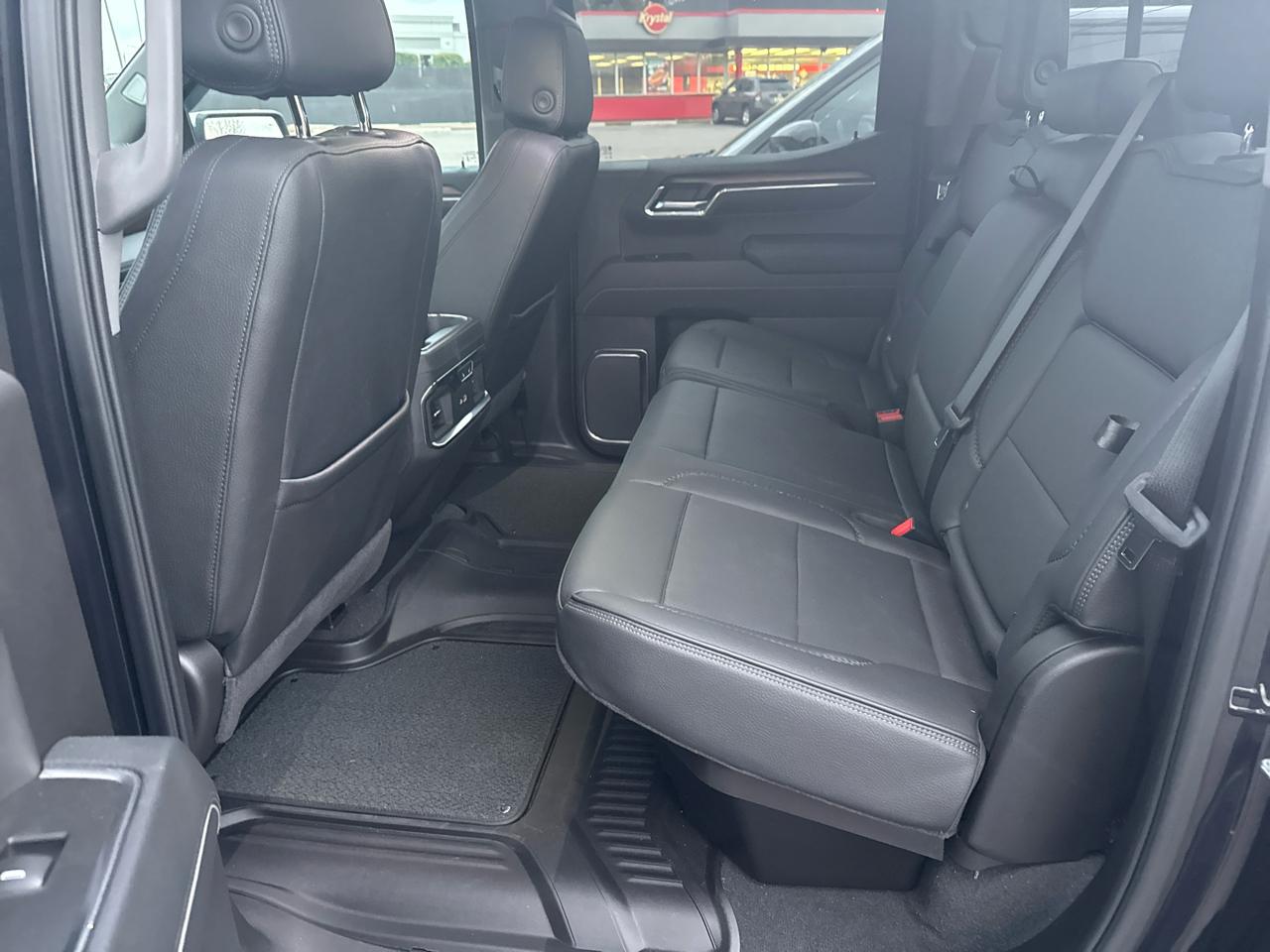 GMC Sierra 1500 4WD Crew Cab 147" Denali 2025