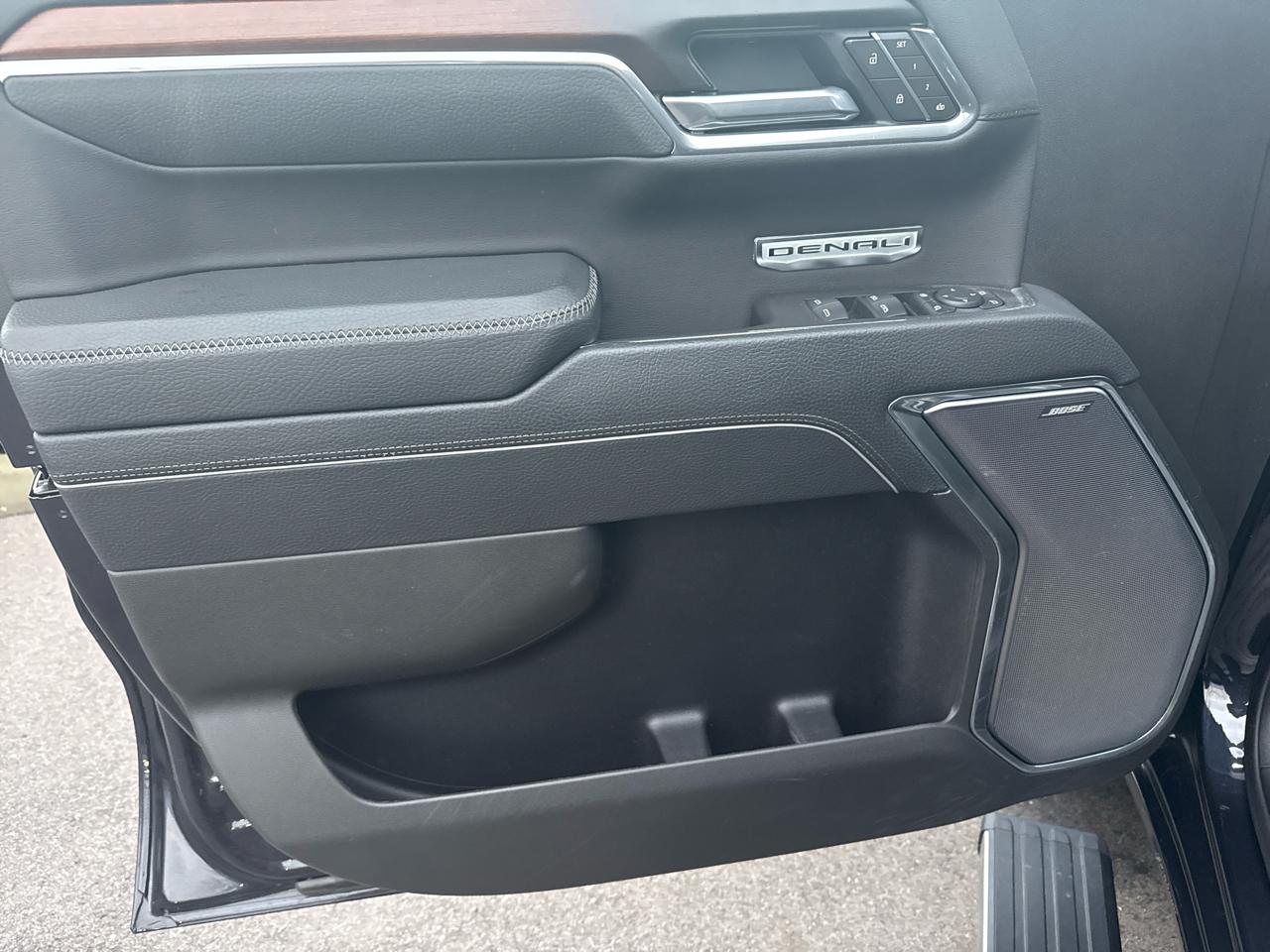 GMC Sierra 1500 4WD Crew Cab 147" Denali 2025