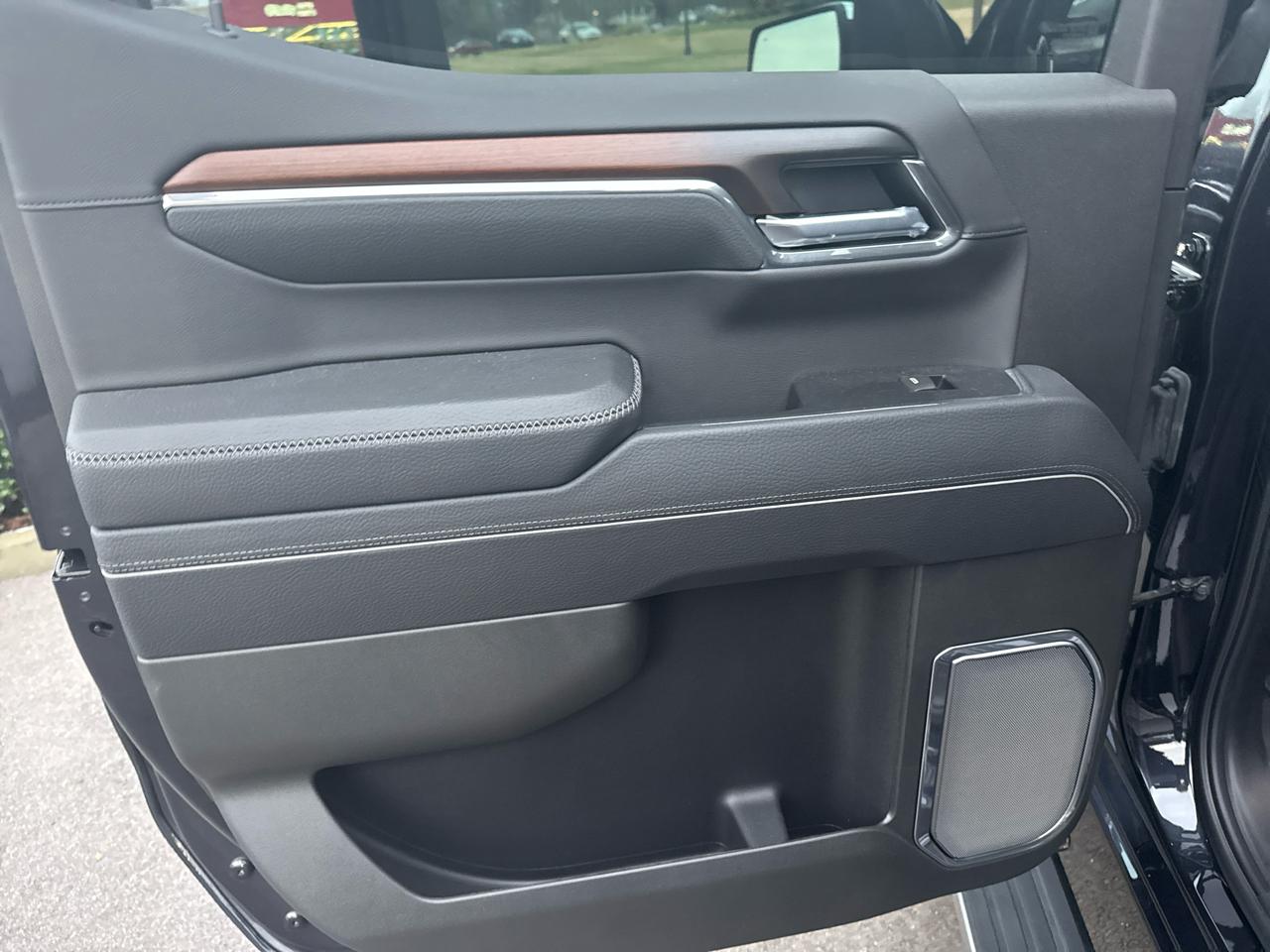 GMC Sierra 1500 4WD Crew Cab 147" Denali 2025