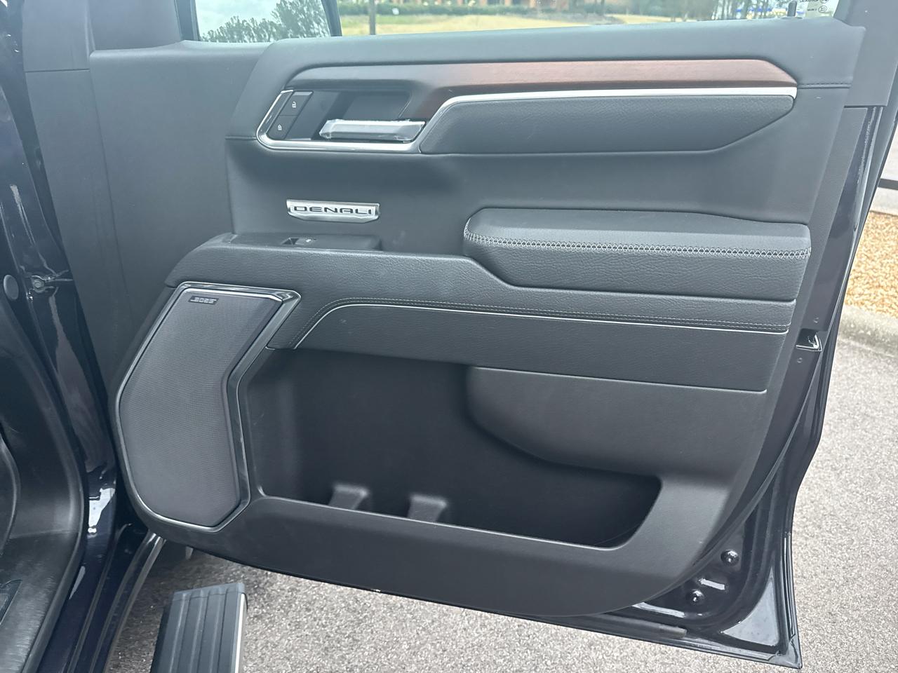 GMC Sierra 1500 4WD Crew Cab 147" Denali 2025