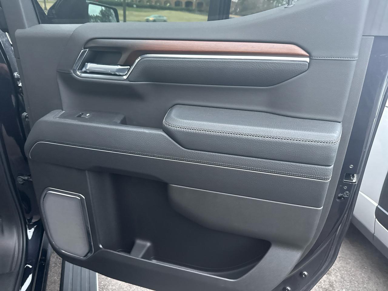 GMC Sierra 1500 4WD Crew Cab 147" Denali 2025