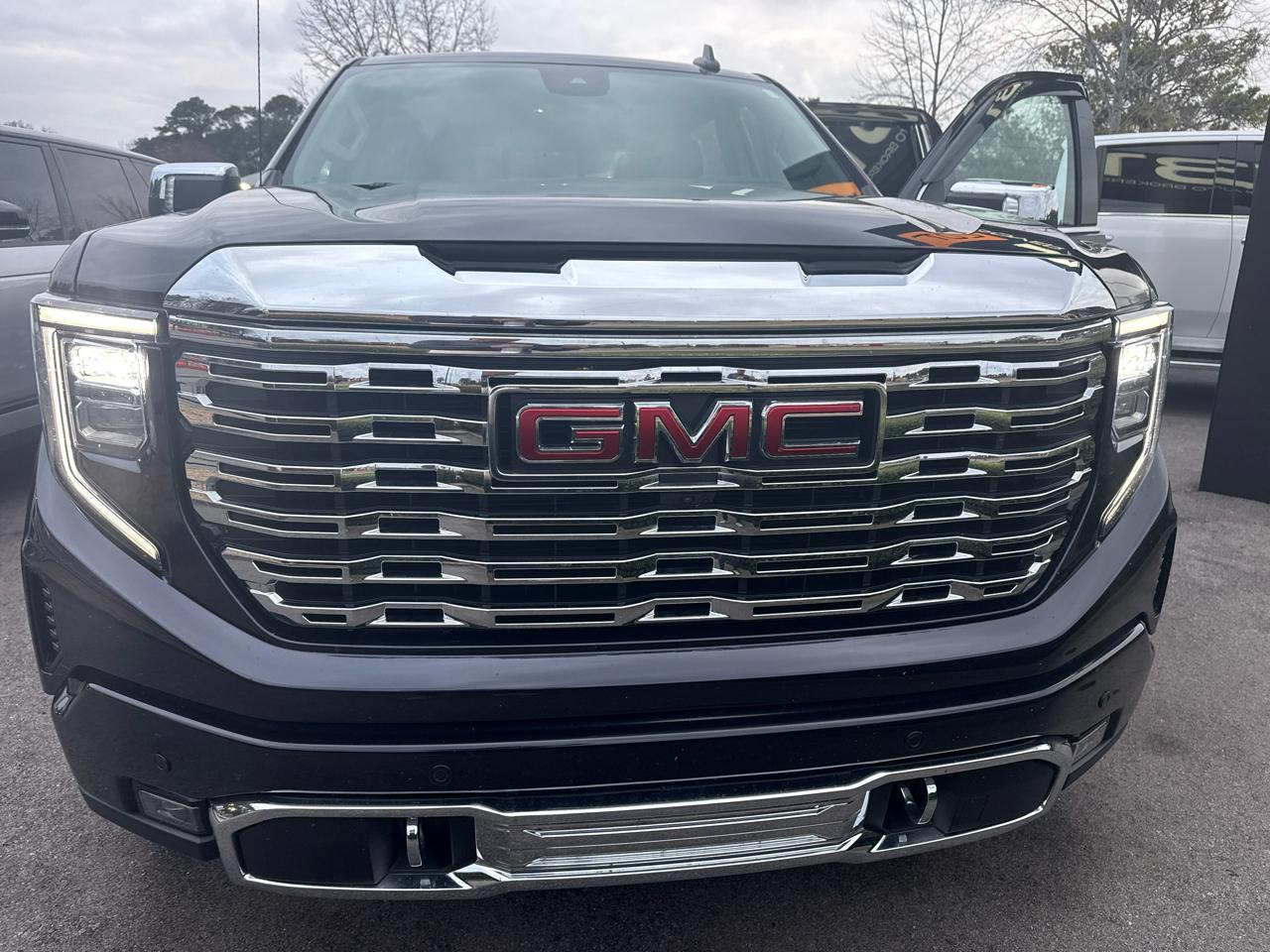 GMC Sierra 1500 4WD Crew Cab 147" Denali 2025