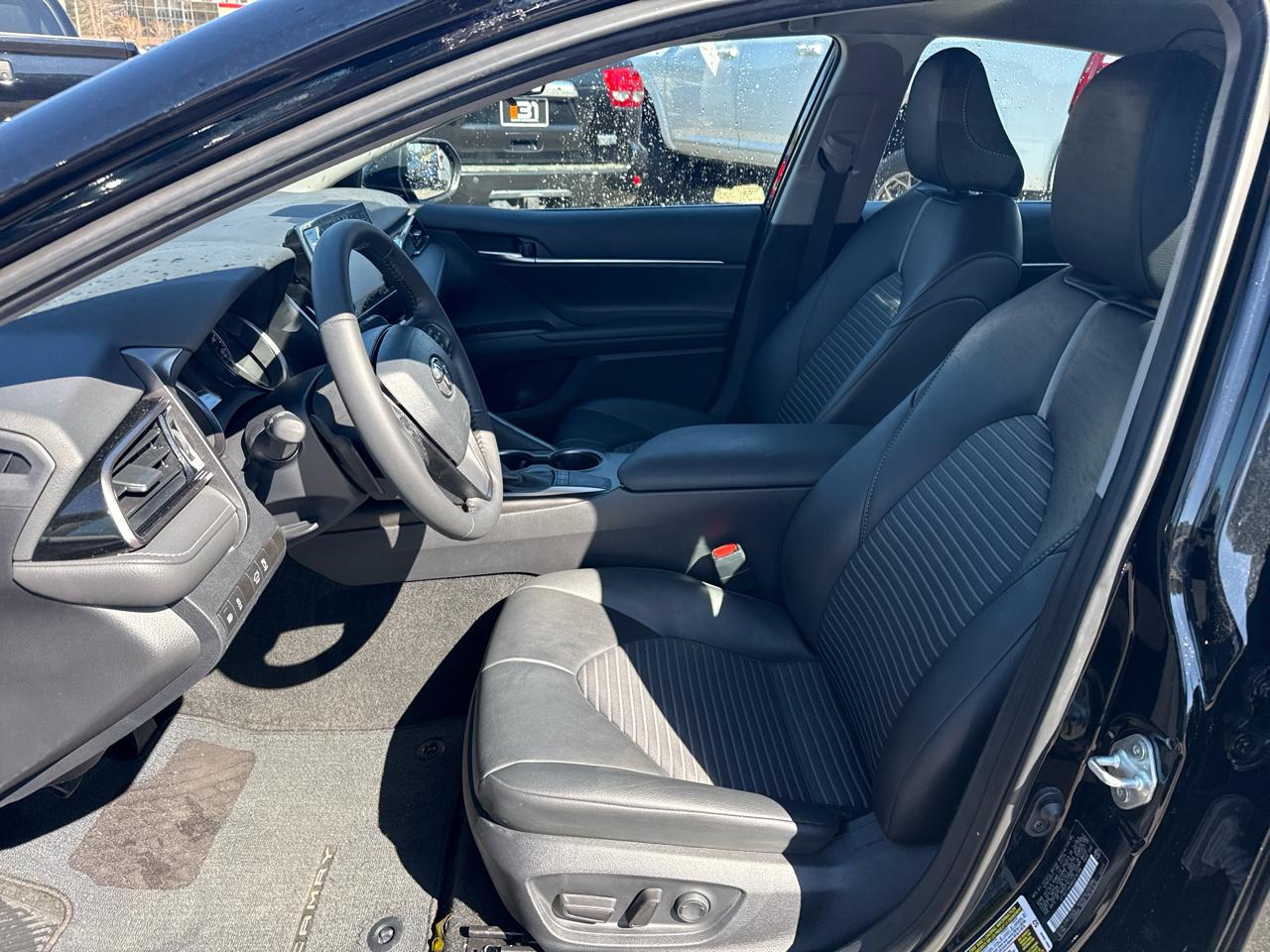 Toyota Camry SE Auto (Natl) 2024