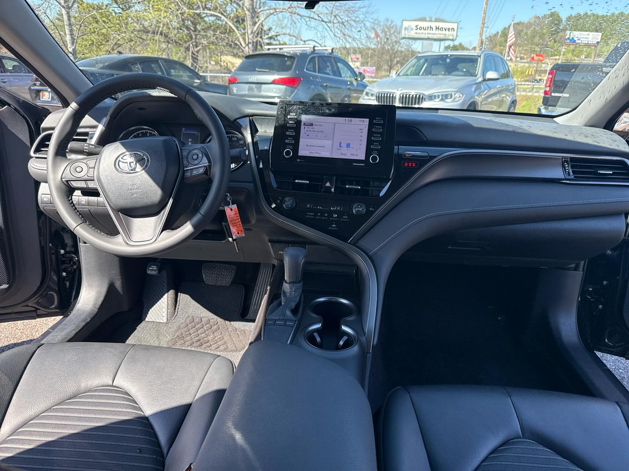 Toyota Camry SE Auto (Natl) 2024