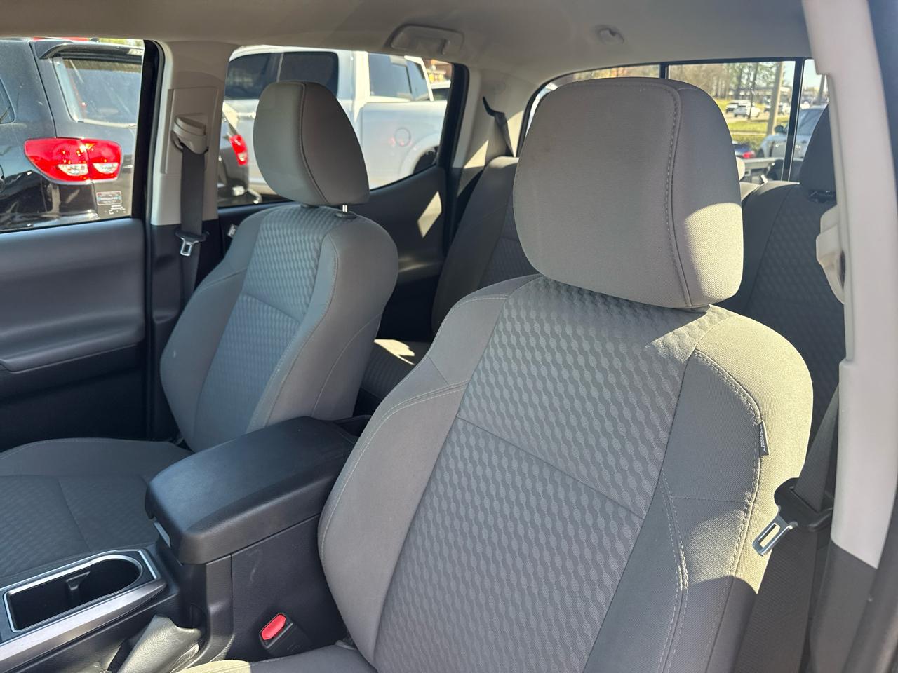 Toyota Tacoma 4WD SR5 Double Cab 6' Bed V6 AT (Natl) 2022