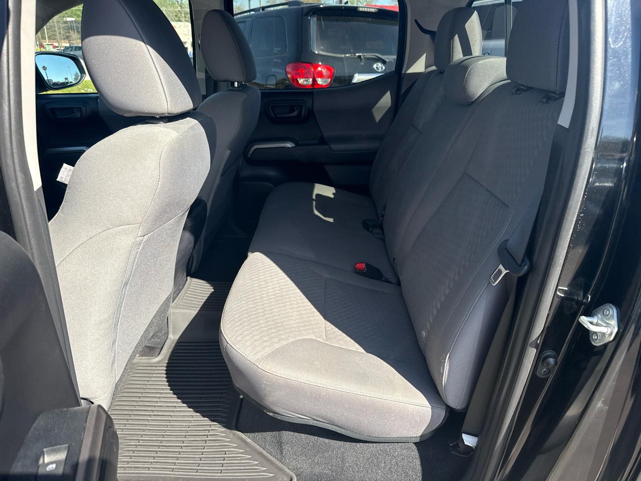 Toyota Tacoma 4WD SR5 Double Cab 6' Bed V6 AT (Natl) 2022