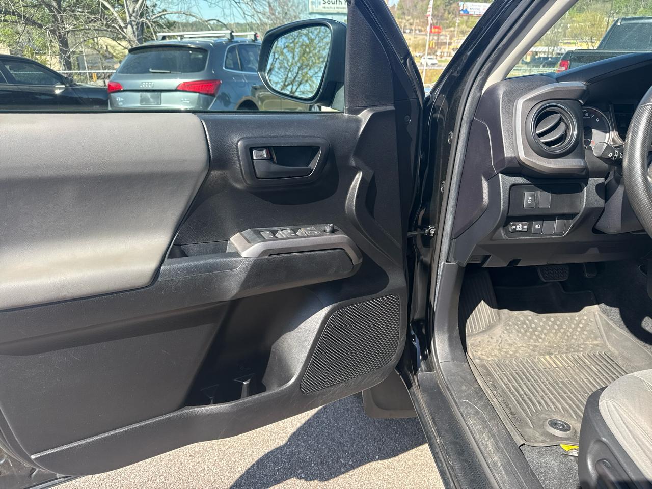 Toyota Tacoma 4WD SR5 Double Cab 6' Bed V6 AT (Natl) 2022