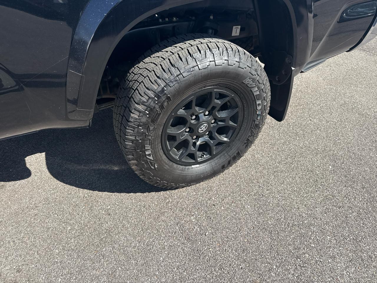 Toyota Tacoma 4WD SR5 Double Cab 6' Bed V6 AT (Natl) 2022