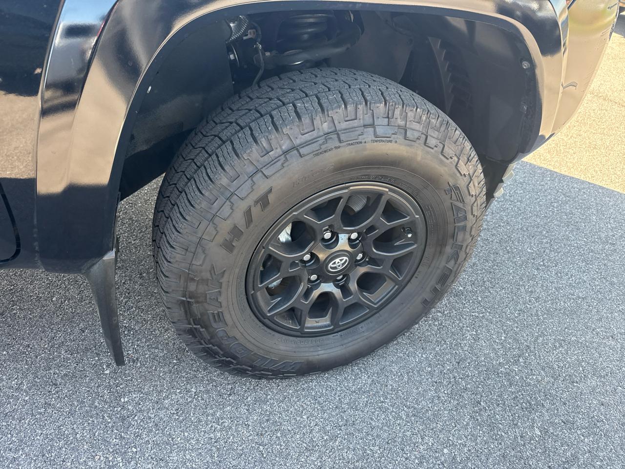 Toyota Tacoma 4WD SR5 Double Cab 6' Bed V6 AT (Natl) 2022