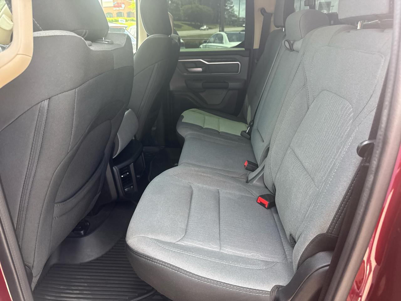 RAM 1500 Big Horn 4x2 Quad Cab 6'4" Box 2020