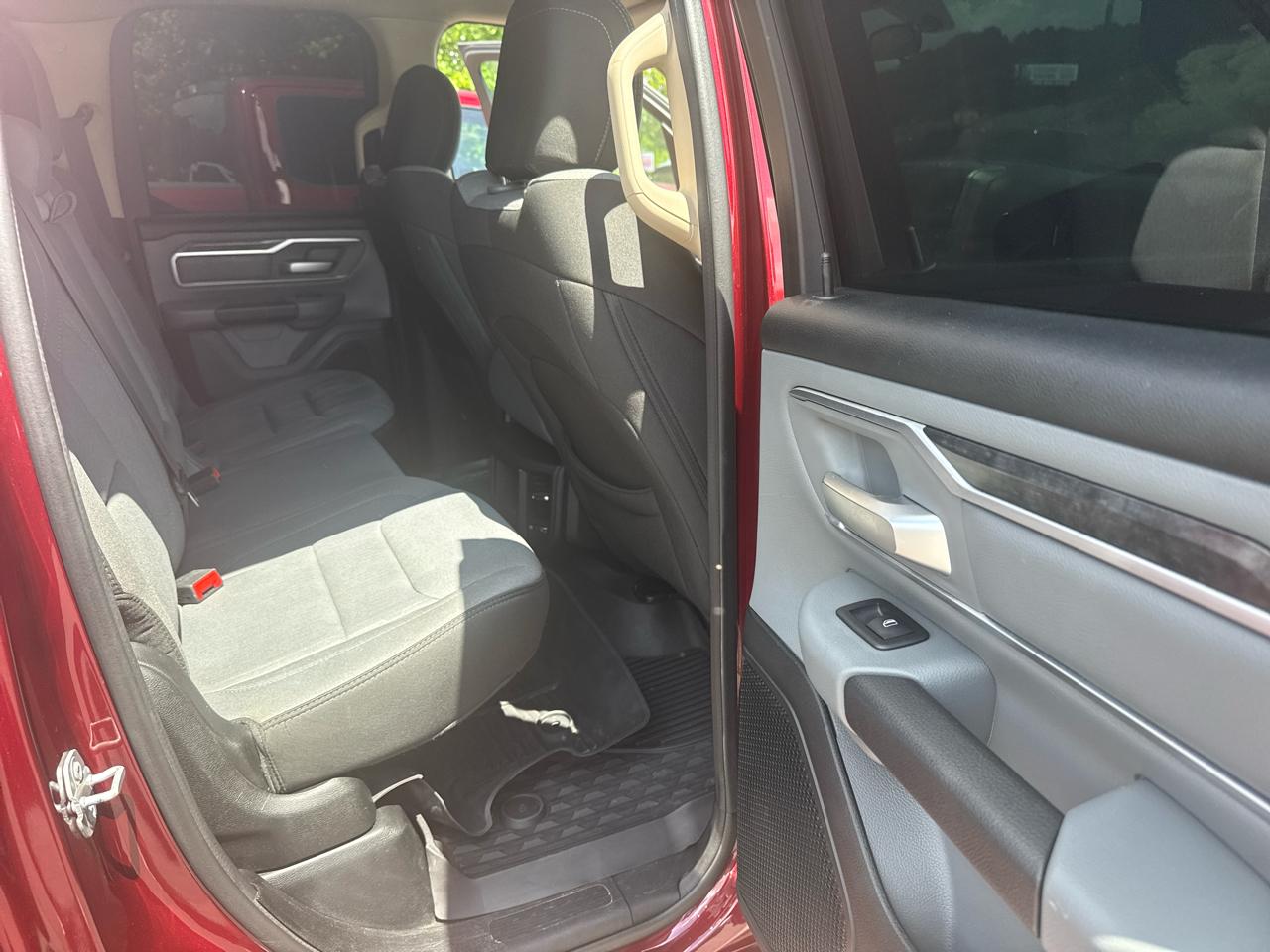 RAM 1500 Big Horn 4x2 Quad Cab 6'4" Box 2020