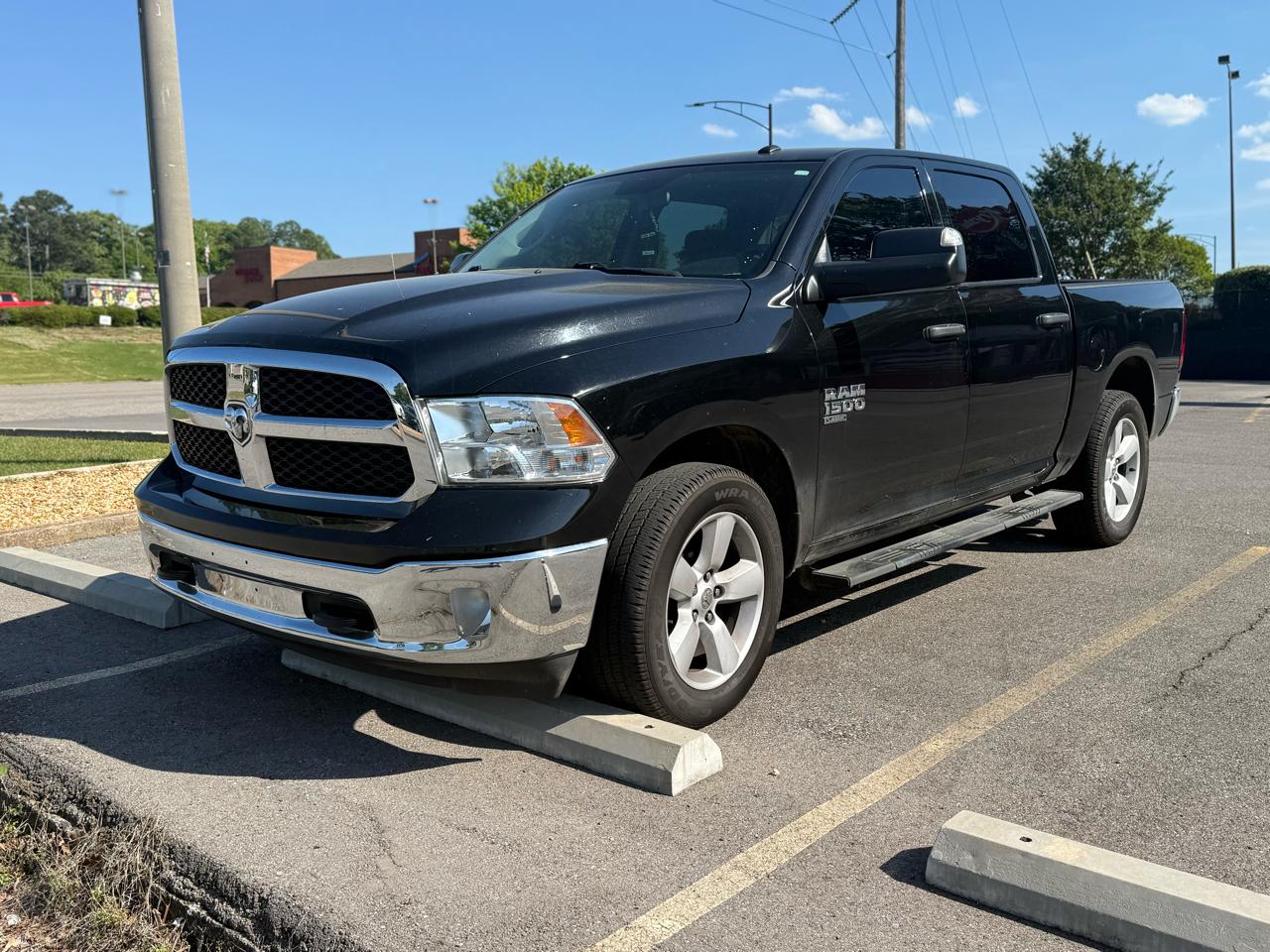 RAM 1500 Classic Tradesman 4x4 Crew Cab 5'7" Box 2022