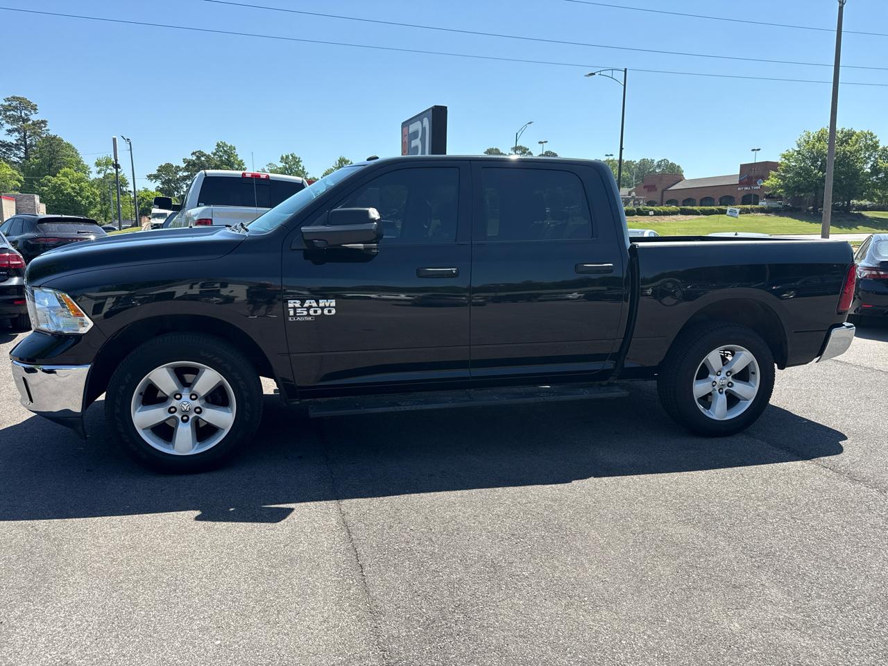 RAM 1500 Classic Tradesman 4x4 Crew Cab 5'7" Box 2022