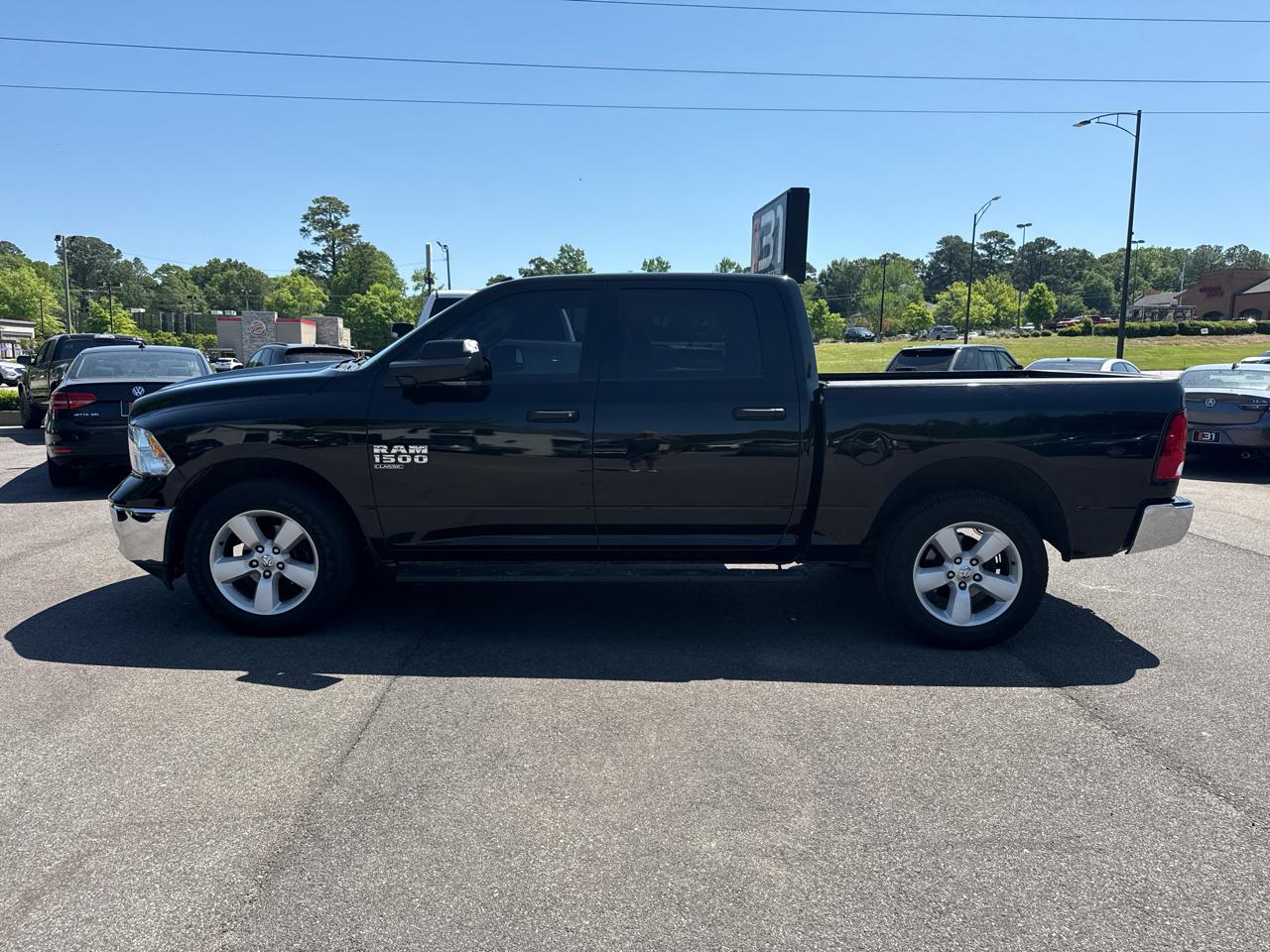 RAM 1500 Classic Tradesman 4x4 Crew Cab 5'7" Box 2022