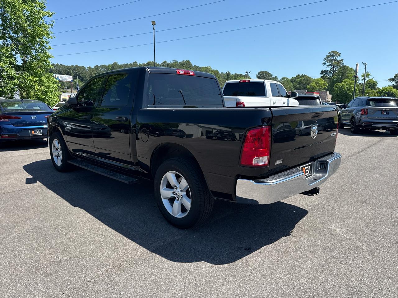 RAM 1500 Classic Tradesman 4x4 Crew Cab 5'7" Box 2022