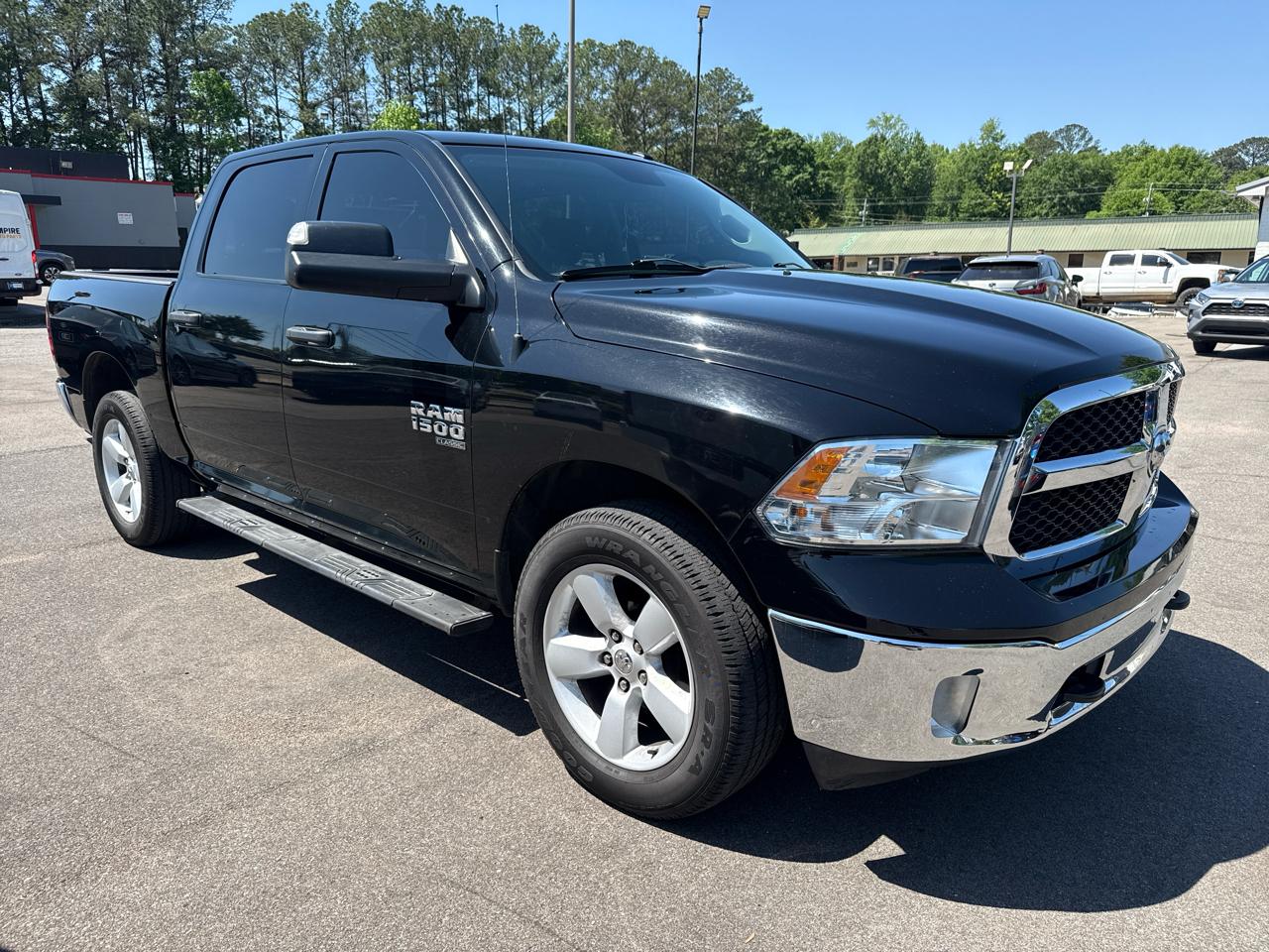 RAM 1500 Classic Tradesman 4x4 Crew Cab 5'7" Box 2022