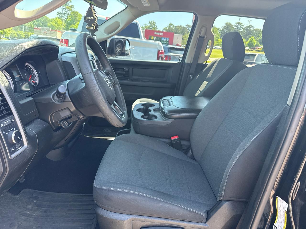 RAM 1500 Classic Tradesman 4x4 Crew Cab 5'7" Box 2022