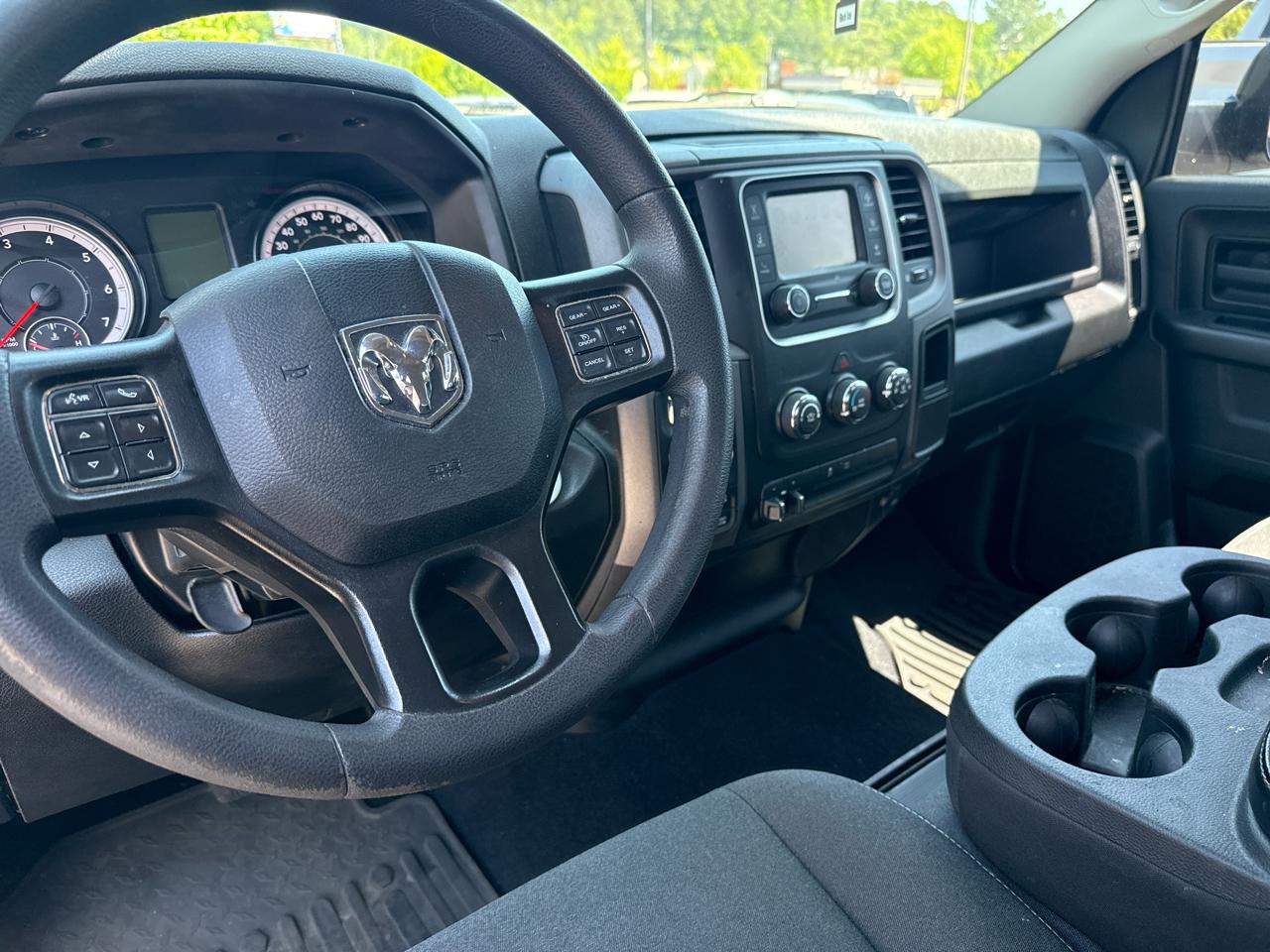 RAM 1500 Classic Tradesman 4x4 Crew Cab 5'7" Box 2022