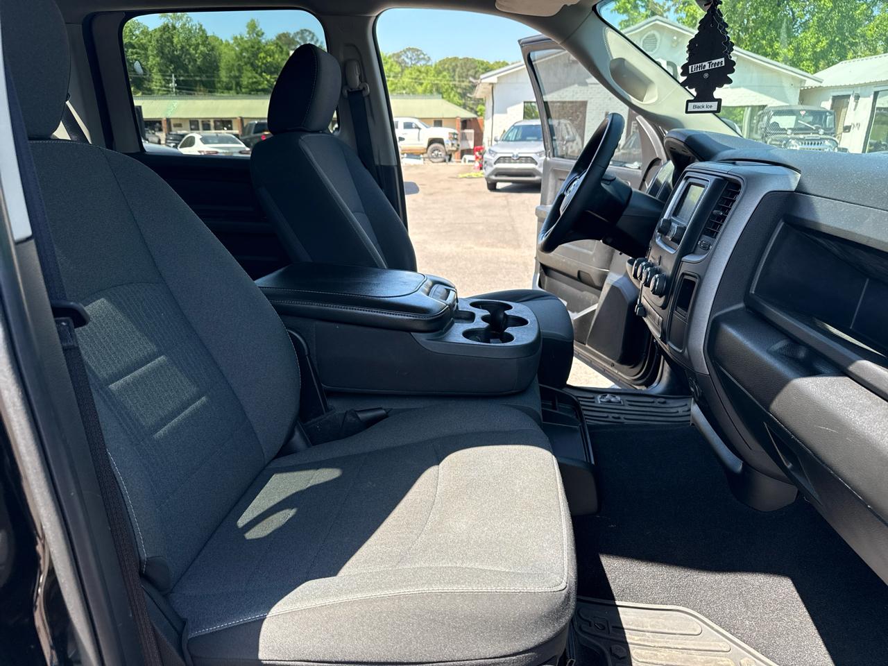 RAM 1500 Classic Tradesman 4x4 Crew Cab 5'7" Box 2022