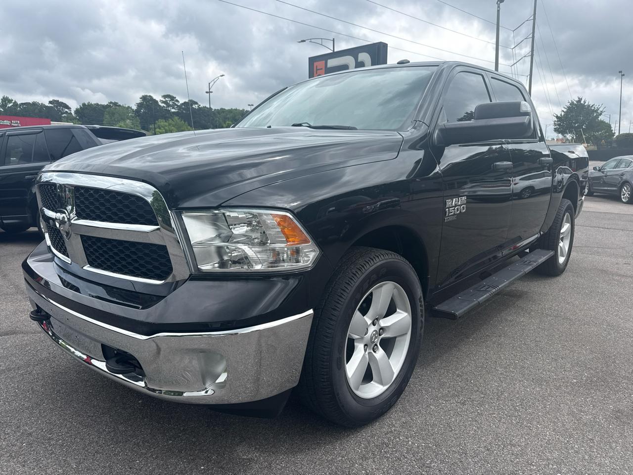 RAM 1500 Classic Tradesman 4x4 Crew Cab 5'7" Box 2022