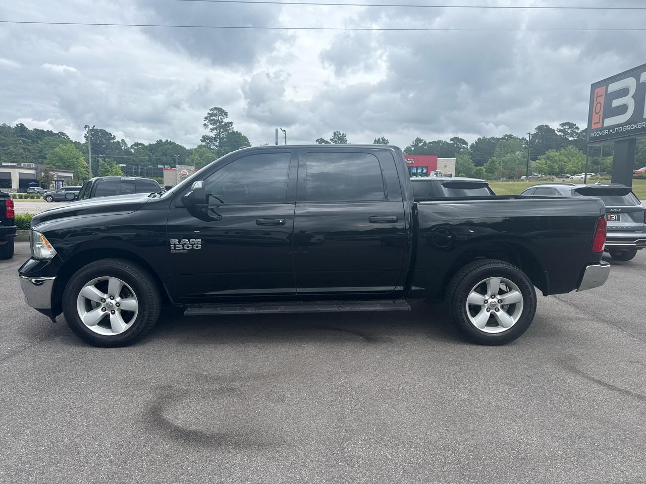 RAM 1500 Classic Tradesman 4x4 Crew Cab 5'7" Box 2022