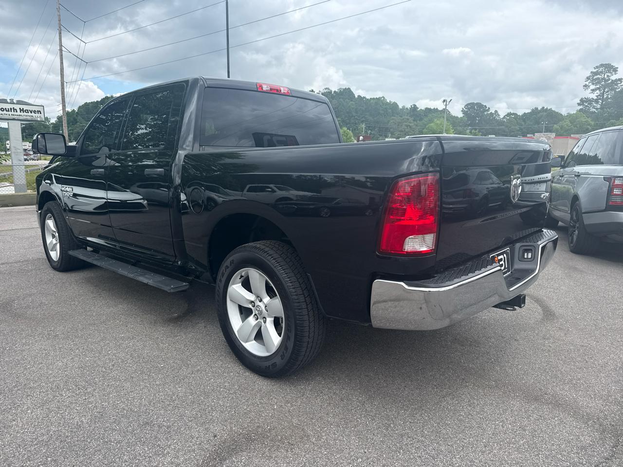 RAM 1500 Classic Tradesman 4x4 Crew Cab 5'7" Box 2022